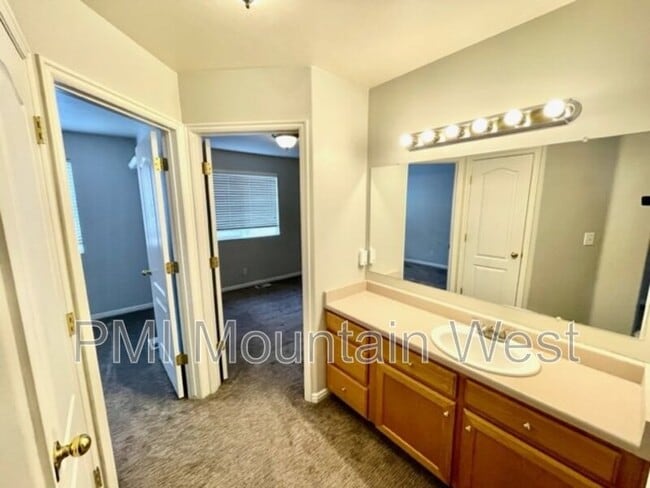 Building Photo - 55 Peregrine Ln