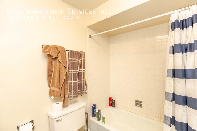 Building Photo - 1048 W Dickens Ave