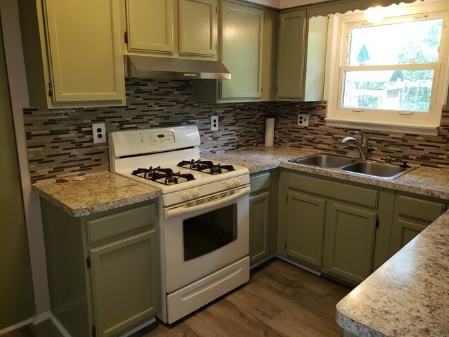 Building Photo - 24694 Creekside Dr