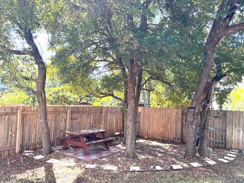 Building Photo - 609 Arrowhead Trl