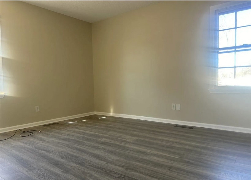 Bedroom - 405 E Suena Dr