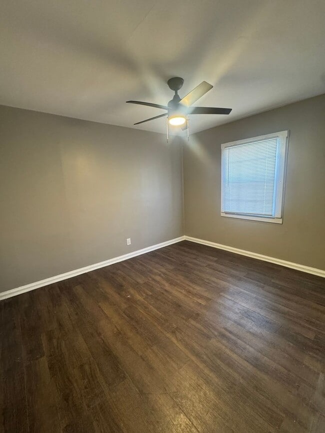 Building Photo - Charming 3-Bedroom Home in Gary