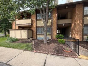 Building Photo - 7 Fairways Cir