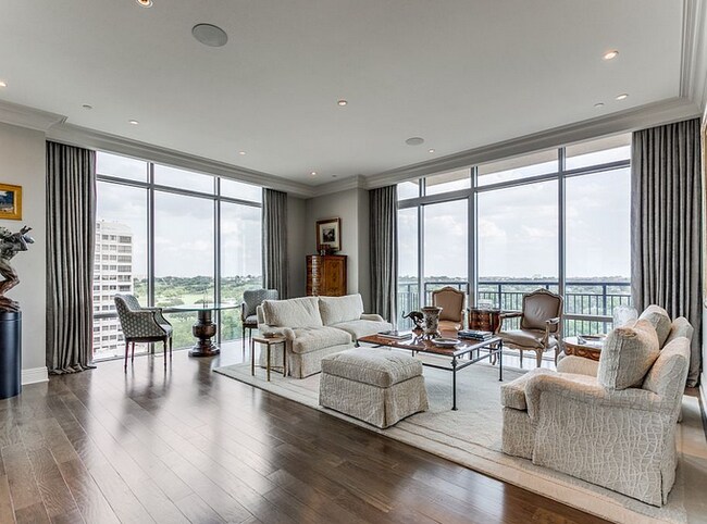 Building Photo - 4242 Broadway-227.5