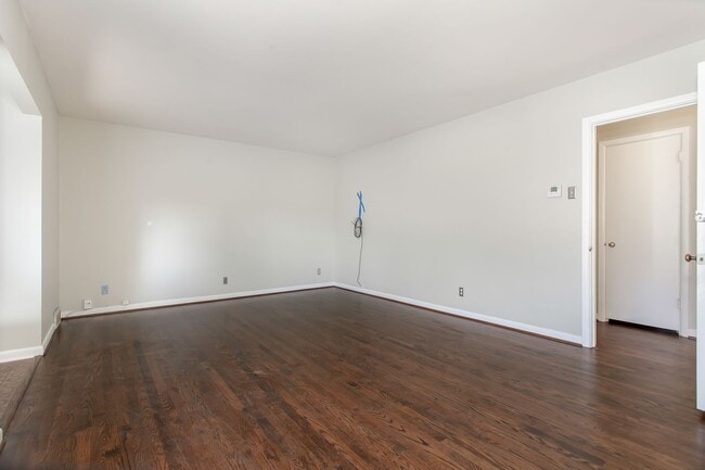 Building Photo - 6506/08 SAINT MORITZ AVE