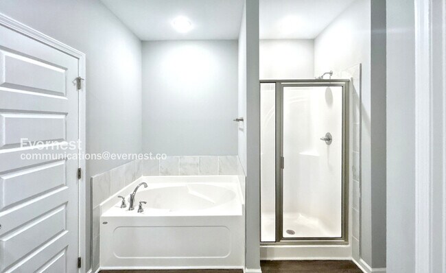 Building Photo - Updated 3 Bedroom Home in Columbia / Pet F...