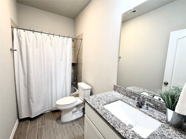 Building Photo - 8319 Divot Trce