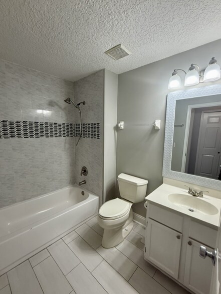 Building Photo - 3867 Chapelgate Rd