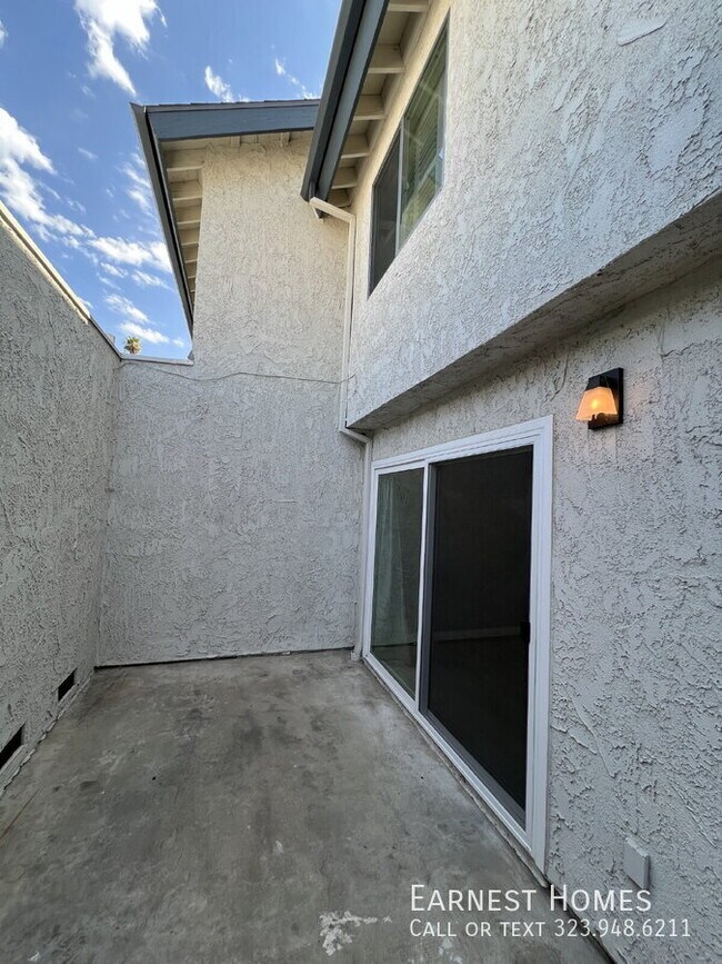 Building Photo - 19231 Sherman Way