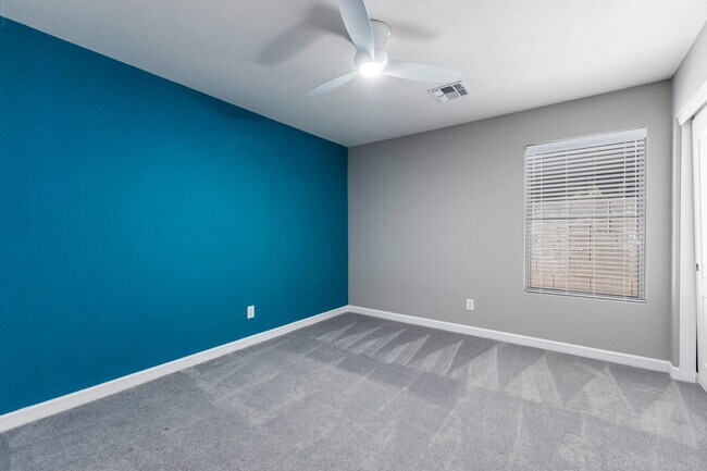 Building Photo - 2313 W Straight Arrow Ln