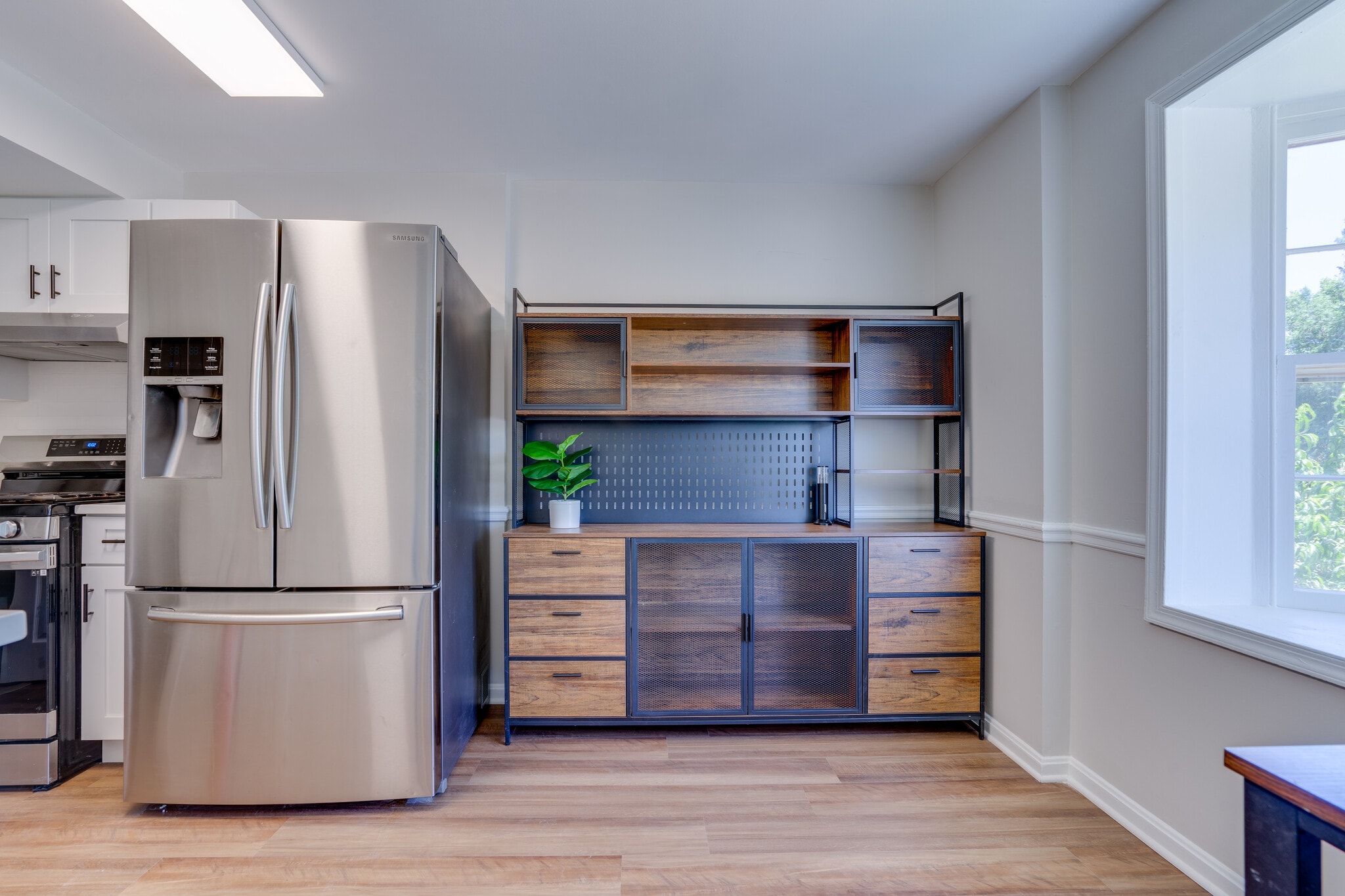 Kitchen - 8056 Central Park Dr