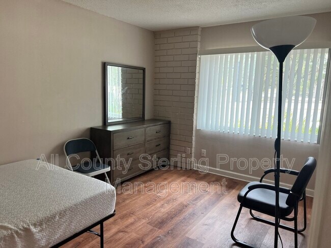 Building Photo - 1700 SW 16th Ct
