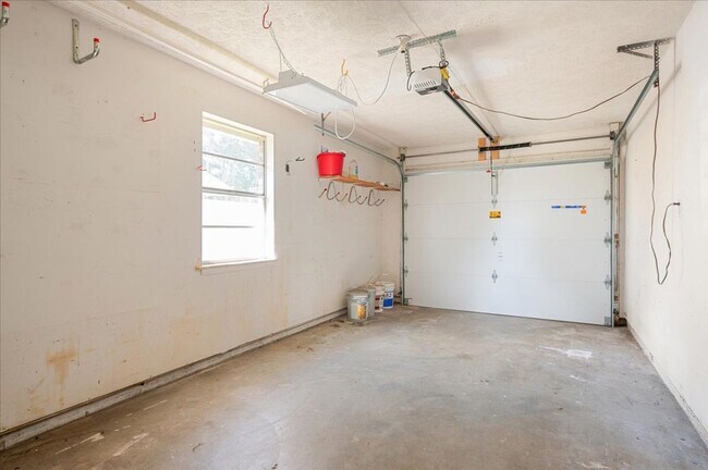 Building Photo - Well-Maintained Ranch Home in Southside Savannah For Lease