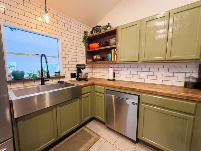 Building Photo - 1335 Belvin St