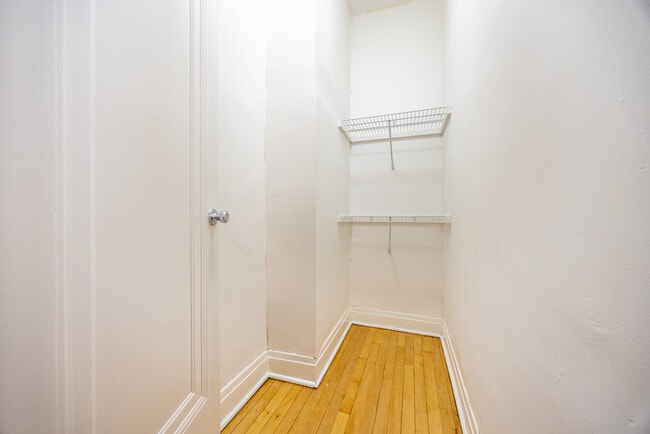 Building Photo - 1406 S 59th Ct