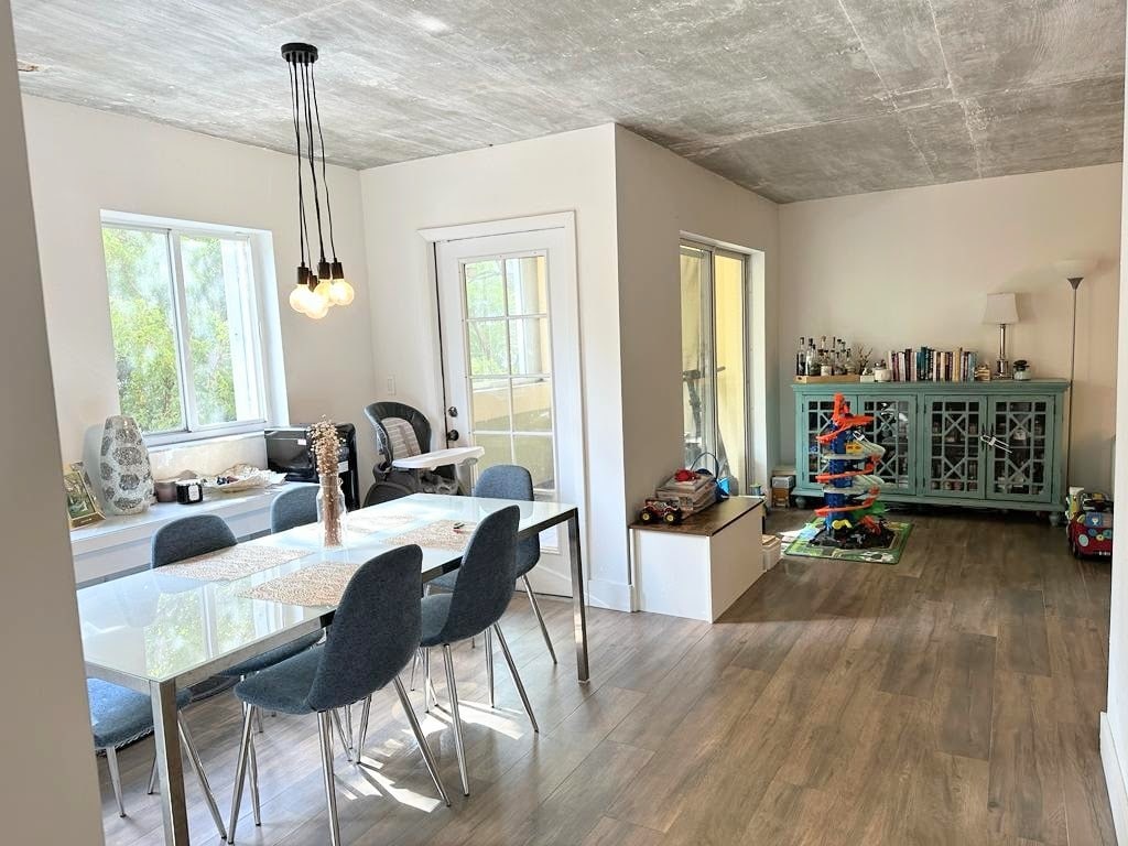 Dining area - 201 NW 7th St