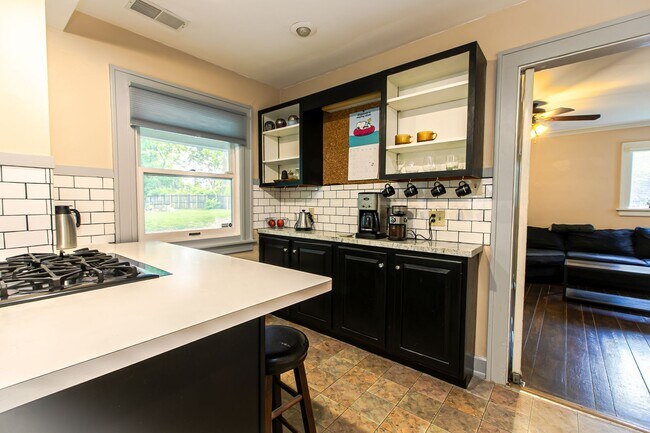 Building Photo - OPEN HOUSE 9/13 11AM-1PM  Beautiful 3-Bedr...