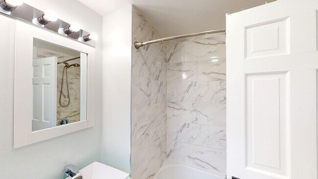 Building Photo - 1138 S Hanover St