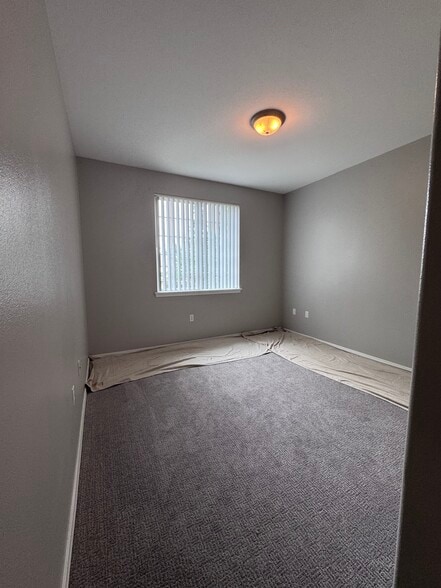 Building Photo - 3115 SE 11th Place #1050
