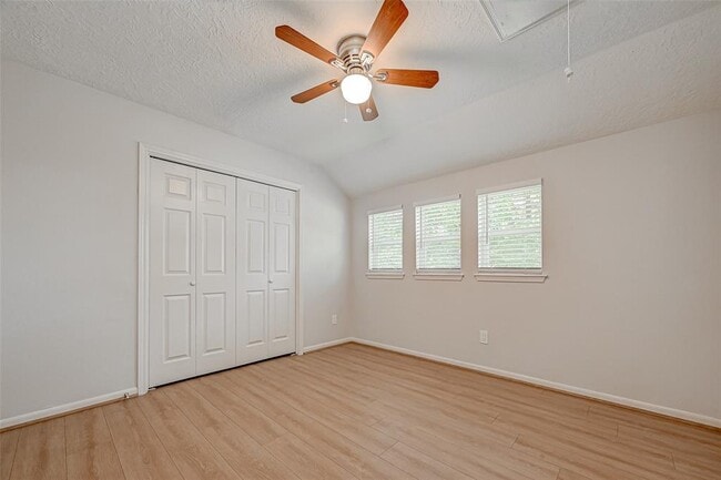 Building Photo - 318 Pine Manor Dr