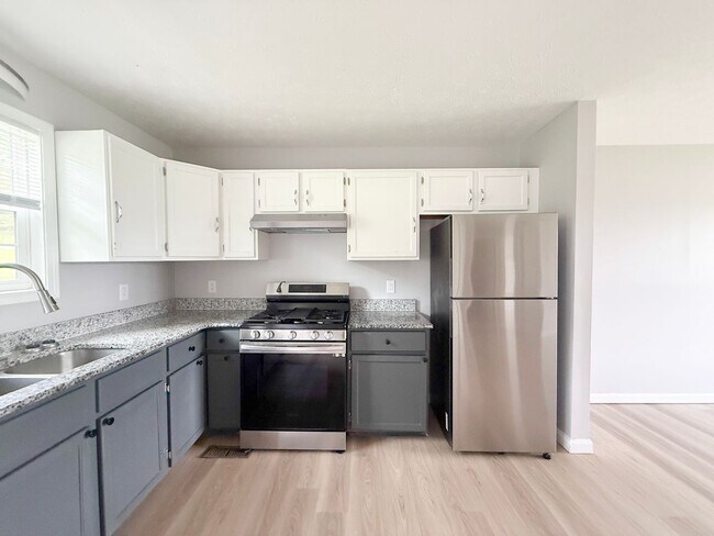 Building Photo - Newly Updated 2-Bedroom Apartment in Sparta with Lawn Care Included