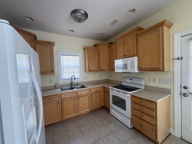 Building Photo - 210 Chadwick Shores Dr