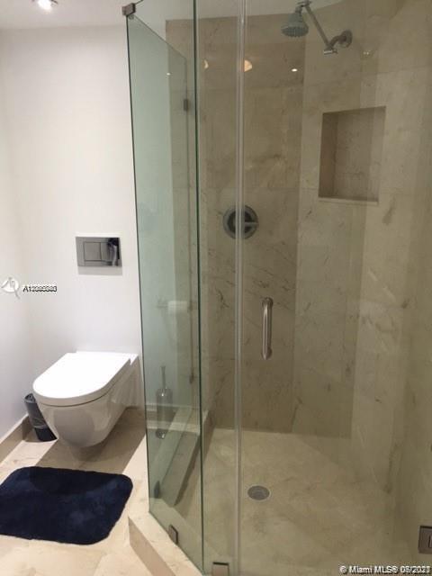 Building Photo - 2000 Island Blvd