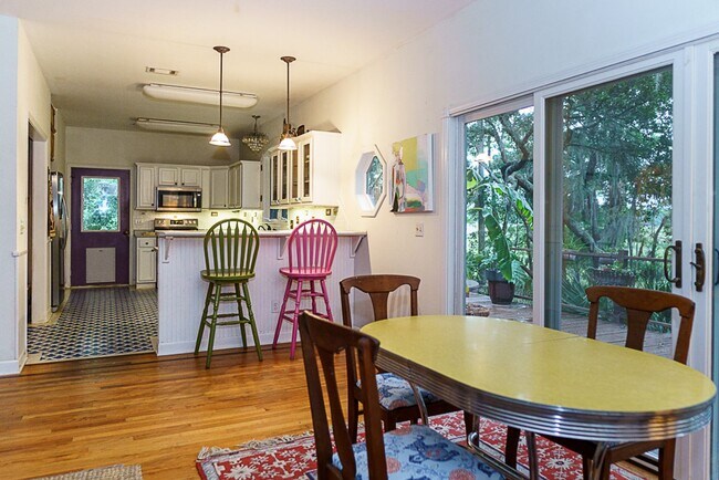 Building Photo - Amazing sunsets at this waterfront home