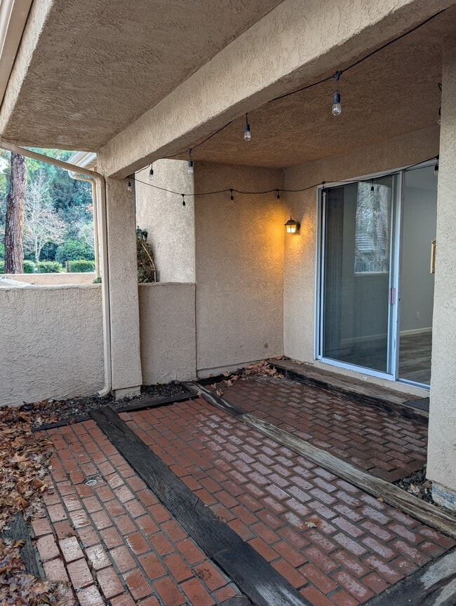 Building Photo - 24003 Arroyo Park Dr