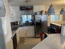 Building Photo - 2 bedroom - Bennett Avenue Duplex. Main level