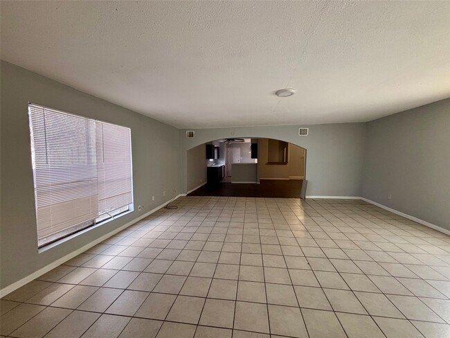 Building Photo - 15846 Blueridge Rd