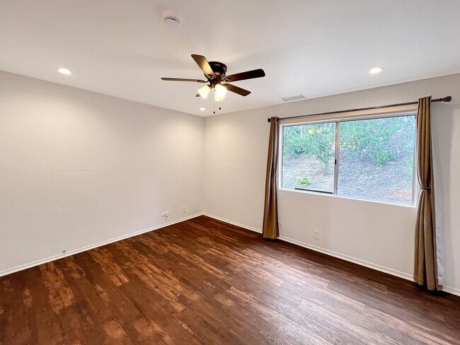 Building Photo - Charming 3B/2BA Home in Bay Terraces W/ W/D, A/C, Fireplace, Covered Patio, and Large Backyard!