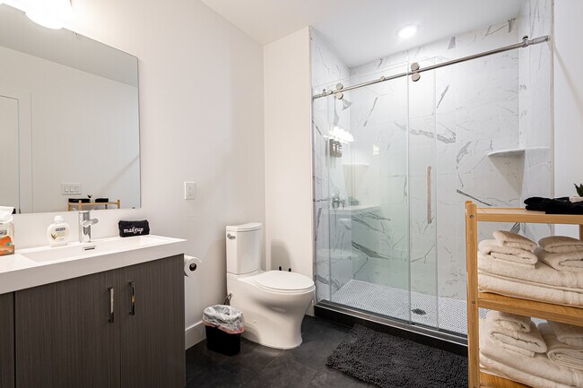 Building Photo - 117 W 2nd St