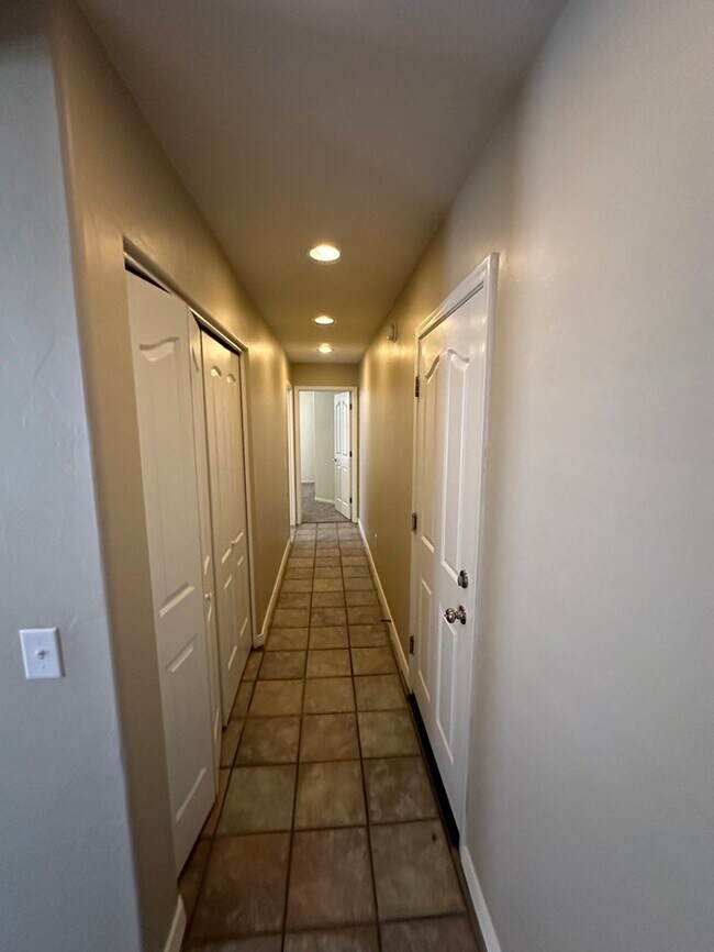 Building Photo - 7044 S Brickellbush Ln