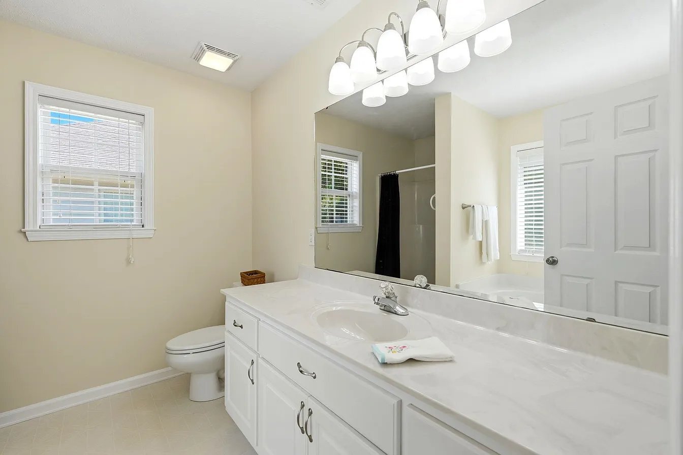 Building Photo - 722 Drawbridge Dr