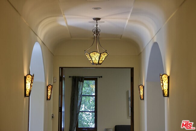 Building Photo - 4718 White Oak Ave