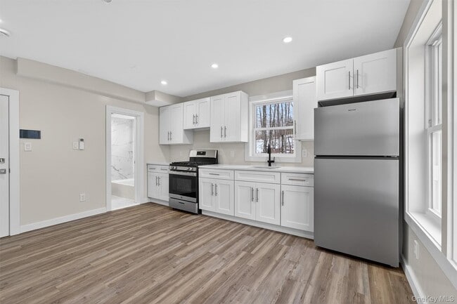 Building Photo - 303 Main St