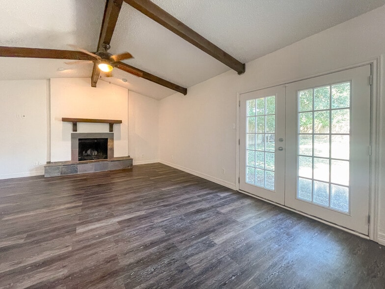 Building Photo - 312 Cedarwood Ln
