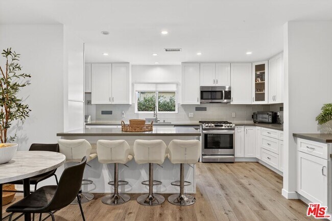 Building Photo - 6565 Randi Ave