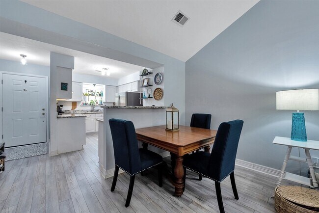 Building Photo - 116 W White Willow Cir