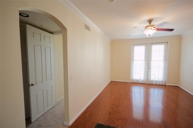 Building Photo - 7575 Kirby Dr