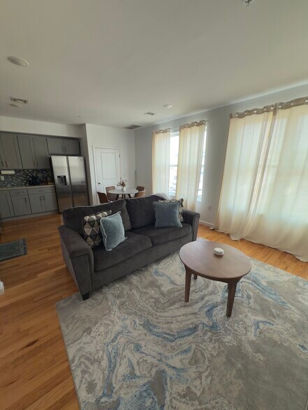 Building Photo - 439 Avenue C
