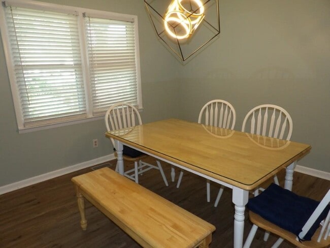 Building Photo - 917 9th Ave S