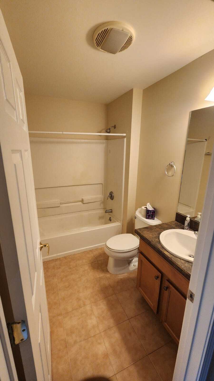 Building Photo - 94 Woodlake Dr