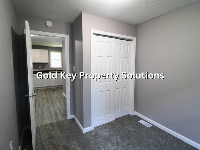 Building Photo - Fully Renovated 3 BR 2 BA House with Upgraded Appliances (NO SECTION 8)