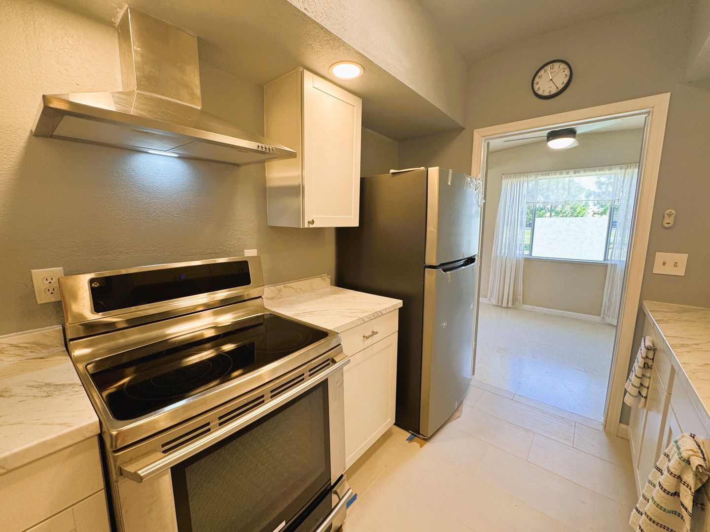 Building Photo - Beautifully Renovated 2 Bedroom + Bonus Room Home on a Corner Lot in North Port!
