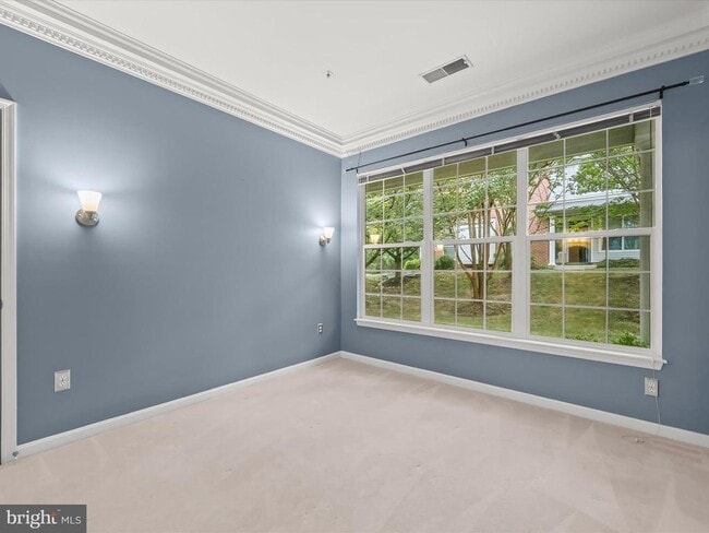 Building Photo - 10713 Symphony Way