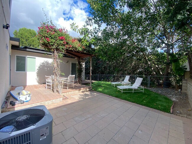 Building Photo - Cozy 4BD/2BA House on Gary with Beautiful Yard