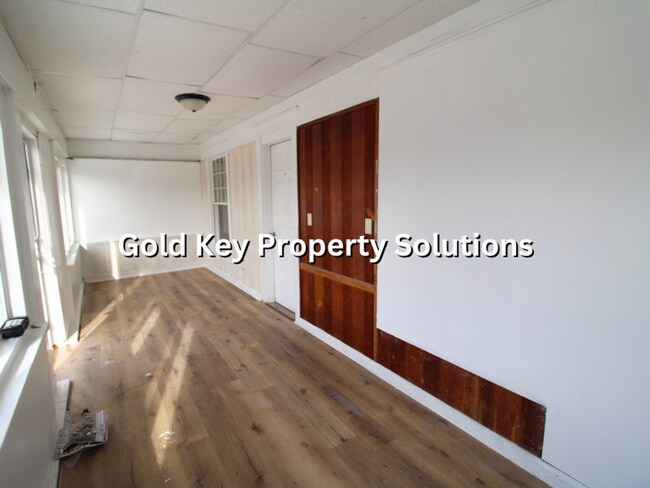 Building Photo - Large 2 BR 1 BA House Near Downtown Anderson (NO SECTION 8)