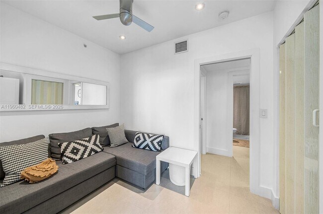 Building Photo - 201 Crandon Blvd